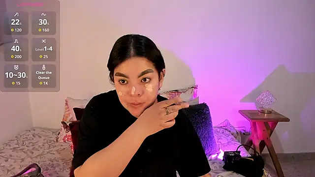 Snapshot of Kylie2211 chatting on 10-14-25, 07:14 Kylie2211 online show from 10-14-25, 07:14