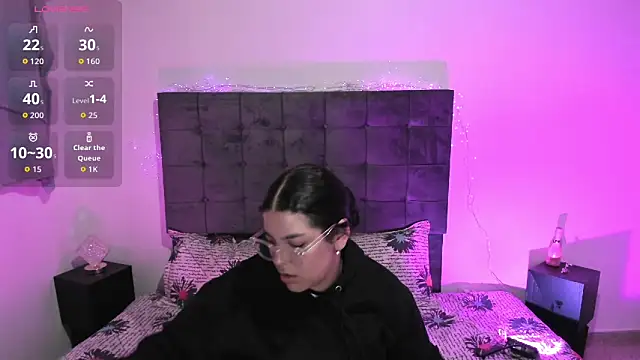 Snapshot of Kylie2211 chatting on 11-13-25, 02:32 Kylie2211 online show from 11-13-25, 02:32