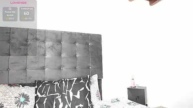 Snapshot of Kylie2211 chatting on 11-13-25, 05:45 Kylie2211 online show from 11-13-25, 05:45