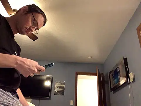 Snapshot of Hebrewhammers42 chatting on 01-27-25, 06:19 Hebrewhammers42 online show from 01-27-25, 06:19