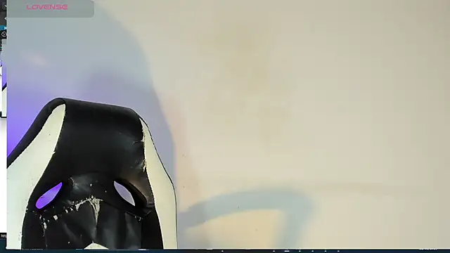 Snapshot of bella_hadid1_ chatting on 02-22-25, 10:09 bella hadid1  online show from 02-22-25, 10:09