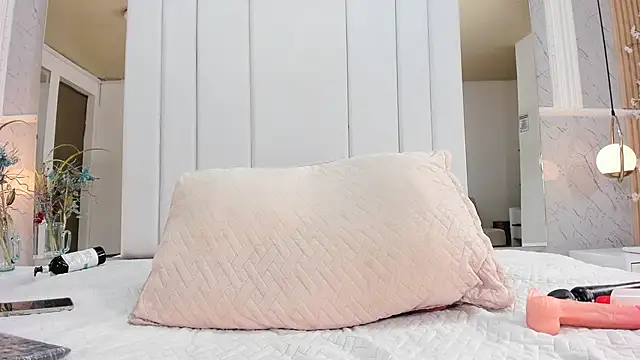 LiaObrien online show from 02-24-25, 11:30