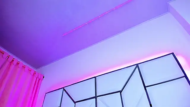 Snapshot of SarayRoyse chatting on 01-17-25, 10:23 SarayRoyse online show from 01-17-25, 10:23