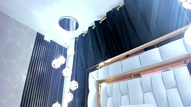 Snapshot of SarayRoyse chatting on 09-24-25, 07:39 SarayRoyse online show from 09-24-25, 07:39