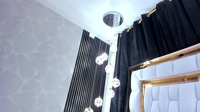 Snapshot of SarayRoyse chatting on 09-29-25, 07:30 SarayRoyse online show from 09-29-25, 07:30