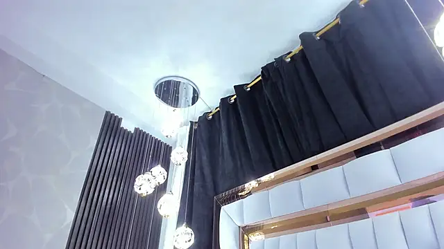 Snapshot of SarayRoyse chatting on 10-05-25, 07:34 SarayRoyse online show from 10-05-25, 07:34