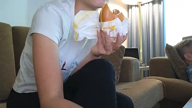 Mr-and-Mrs-Smith online show from 09-24-25, 01:36