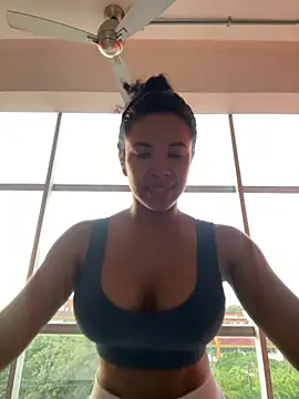 Snapshot of Brunettexio chatting on 01-21-25, 11:35 Brunettexio online show from 01-21-25, 11:35