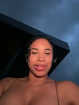 Snapshot of Brunettexio chatting on 02-08-25, 11:24 Brunettexio online show from 02-08-25, 11:24