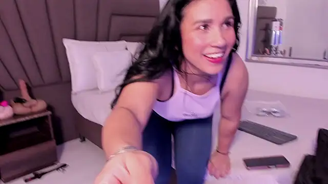 Sofi Perez  online show from 10-30-25, 11:22