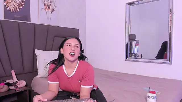 Sofi Perez  online show from 11-26-25, 11:11