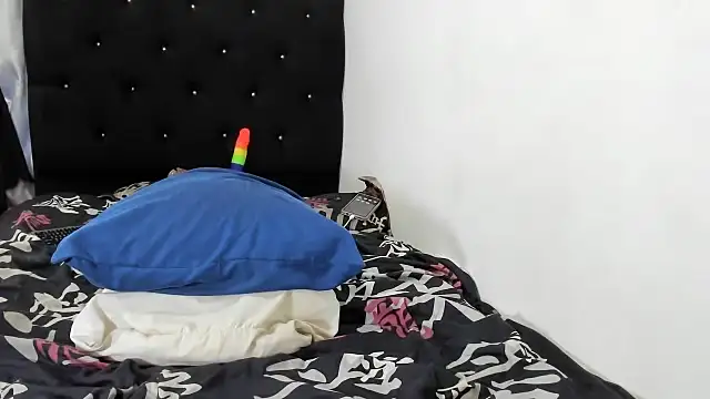 esmeraldastrong online show from 10-09-25, 10:52