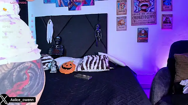 Snapshot of Aliceowenn chatting on 10-22-25, 09:03 Aliceowenn online show from 10-22-25, 09:03