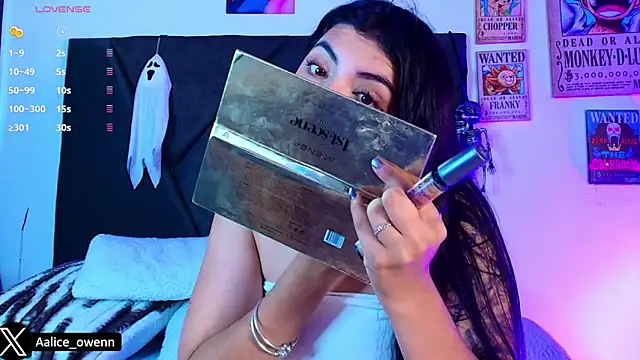 Snapshot of Aliceowenn chatting on 10-28-25, 09:17 Aliceowenn online show from 10-28-25, 09:17