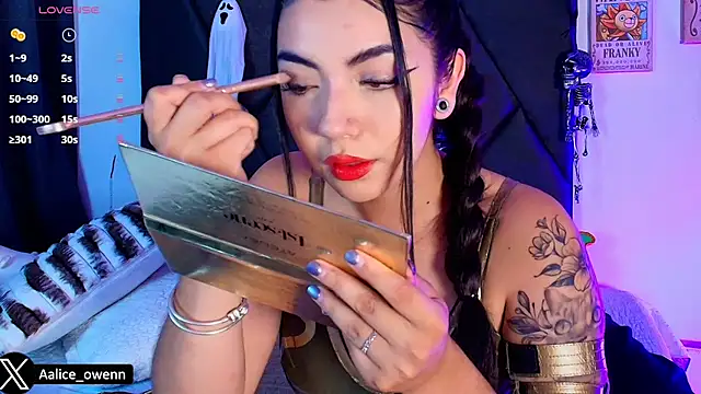 Snapshot of Aliceowenn chatting on 10-30-25, 10:21 Aliceowenn online show from 10-30-25, 10:21