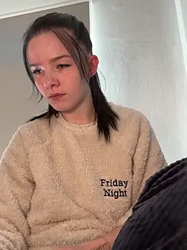 Snapshot of RoxiBlack chatting on 12-15-25, 07:56 RoxiBlack online show from 12-15-25, 07:56