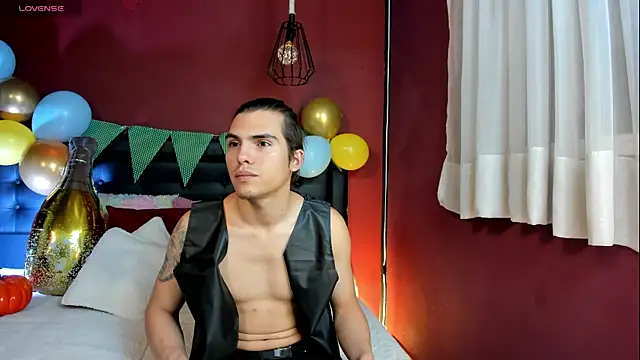  Tattoo Couple online show from 10-01-25, 02:12