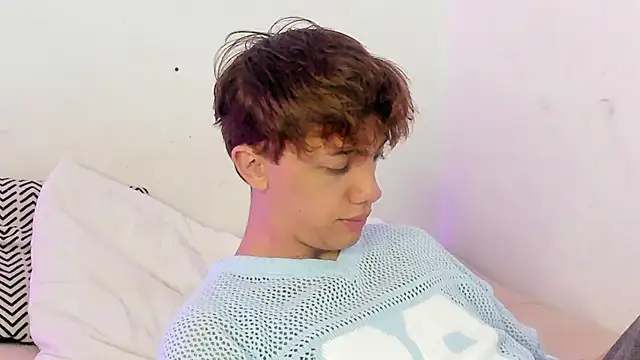 Snapshot of Tomy_Rox chatting on 10-22-25, 08:30 Tomy Rox online show from 10-22-25, 08:30