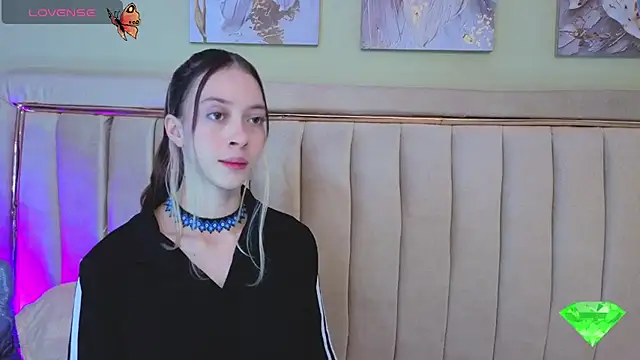 Snapshot of sophiia_grey_1 chatting on 02-25-26, 09:46 sophiia grey 1 online show from 02-25-26, 09:46