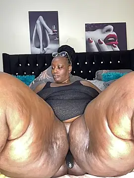 MsWhiteChocolatte online show from 01-19-25, 10:17