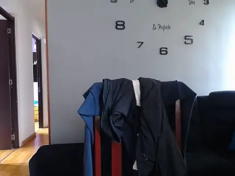 Laura martin  online show from 09-10-25, 03:56