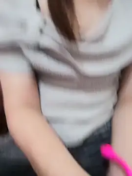 Snapshot of -Almira- chatting on 10-20-25, 02:45 -Almira- online show from 10-20-25, 02:45