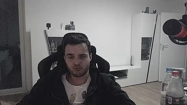 Snapshot of SharkLuigi chatting on 01-03-25, 03:49 SharkLuigi online show from 01-03-25, 03:49