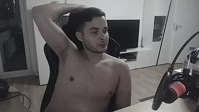 Snapshot of SharkLuigi chatting on 01-25-25, 11:11 SharkLuigi online show from 01-25-25, 11:11