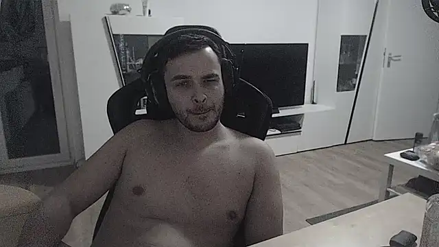 Snapshot of SharkLuigi chatting on 02-01-25, 12:40 SharkLuigi online show from 02-01-25, 12:40