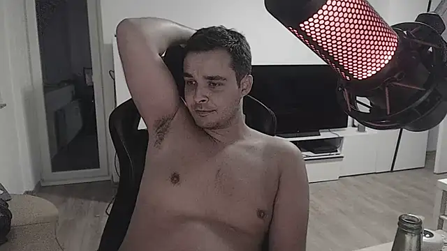 Snapshot of SharkLuigi chatting on 10-31-25, 04:46 SharkLuigi online show from 10-31-25, 04:46