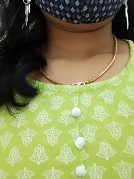 Snapshot of Angleannie chatting on 10-29-25, 09:44 Angleannie online show from 10-29-25, 09:44