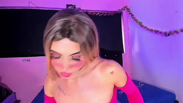 Snapshot of rosedewitt chatting on 03-06-25, 02:08 rosedewitt online show from 03-06-25, 02:08