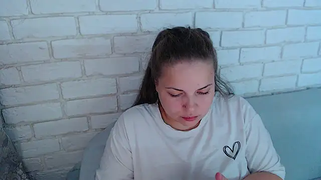 Snapshot of Crazyy_girl_ chatting on 10-26-25, 06:19 Crazyy girl online show from 10-26-25, 06:19