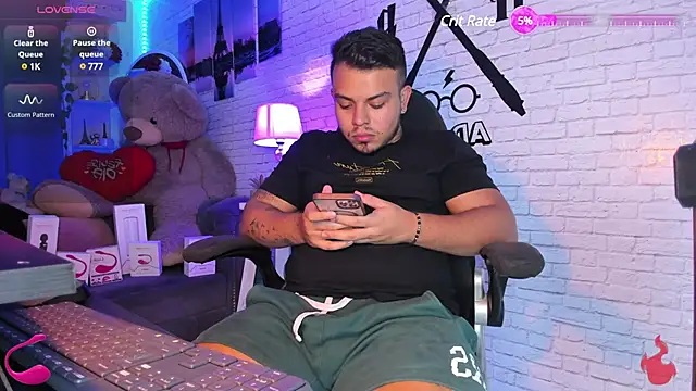Snapshot of Naughty_Charly chatting on 02-15-25, 09:26 Naughty Charly online show from 02-15-25, 09:26