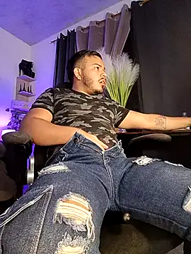 Snapshot of Naughty_Charly chatting on 09-16-25, 01:23 Naughty Charly online show from 09-16-25, 01:23