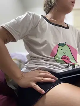 Snapshot of Mila_Morgan chatting on 03-03-25, 05:07 Mila Morgan online show from 03-03-25, 05:07