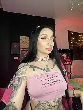 Snapshot of Molly__Moon chatting on 12-11-24, 08:36 Molly  Moon online show from 12-11-24, 08:36