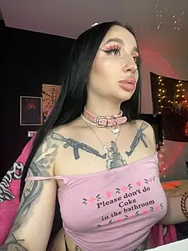 Snapshot of Molly__Moon chatting on 12-11-24, 11:41 Molly  Moon online show from 12-11-24, 11:41