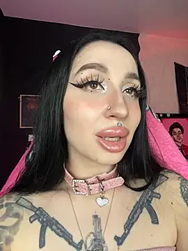 Snapshot of Molly__Moon chatting on 02-14-25, 06:02 Molly  Moon online show from 02-14-25, 06:02