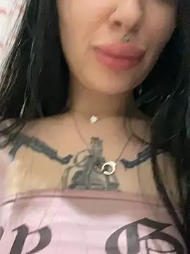 Snapshot of Molly__Moon chatting on 02-20-25, 12:57 Molly  Moon online show from 02-20-25, 12:57