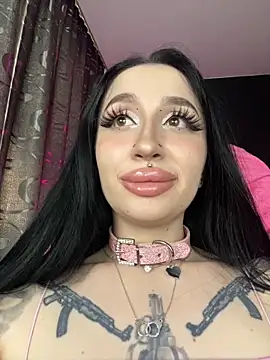 Snapshot of Molly__Moon chatting on 03-12-25, 08:19 Molly  Moon online show from 03-12-25, 08:19