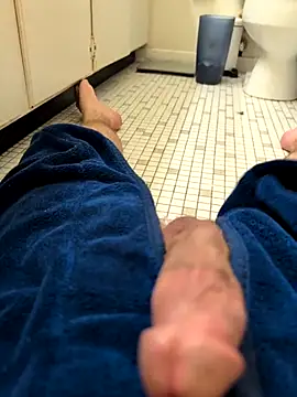 Snapshot of RandomGuy420lol chatting on 11-19-25, 08:25 RandomGuy420lol online show from 11-19-25, 08:25