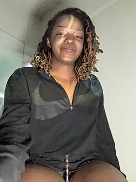 Snapshot of minimama69 chatting on 12-22-24, 08:49 minimama69 online show from 12-22-24, 08:49