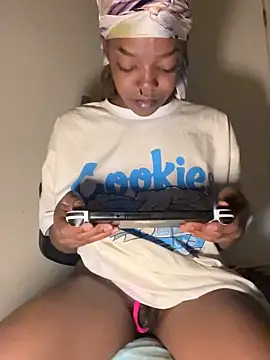 Snapshot of minimama69 chatting on 03-08-25, 10:00 minimama69 online show from 03-08-25, 10:00