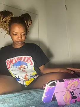 Snapshot of minimama69 chatting on 09-10-25, 04:45 minimama69 online show from 09-10-25, 04:45