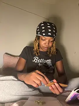 Snapshot of minimama69 chatting on 09-21-25, 08:05 minimama69 online show from 09-21-25, 08:05