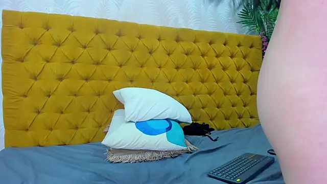 Ammy Connor1 online show from 11-19-25, 08:03