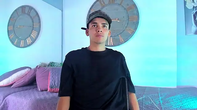 Mike 0233  online show from 12-17-24, 03:39