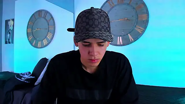 Mike 0233  online show from 12-18-24, 03:58