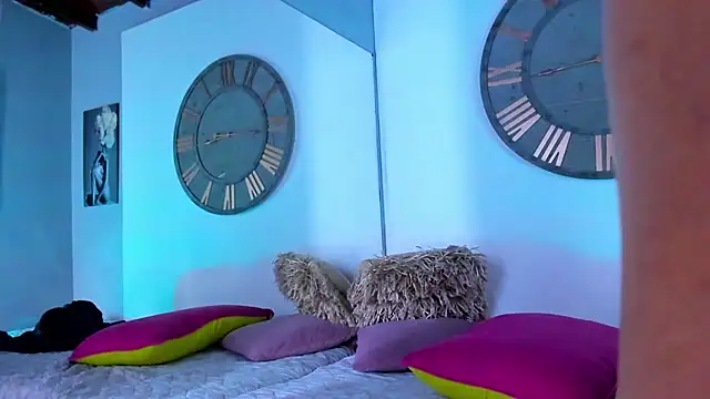 Mike 0233  online show from 12-21-24, 07:03